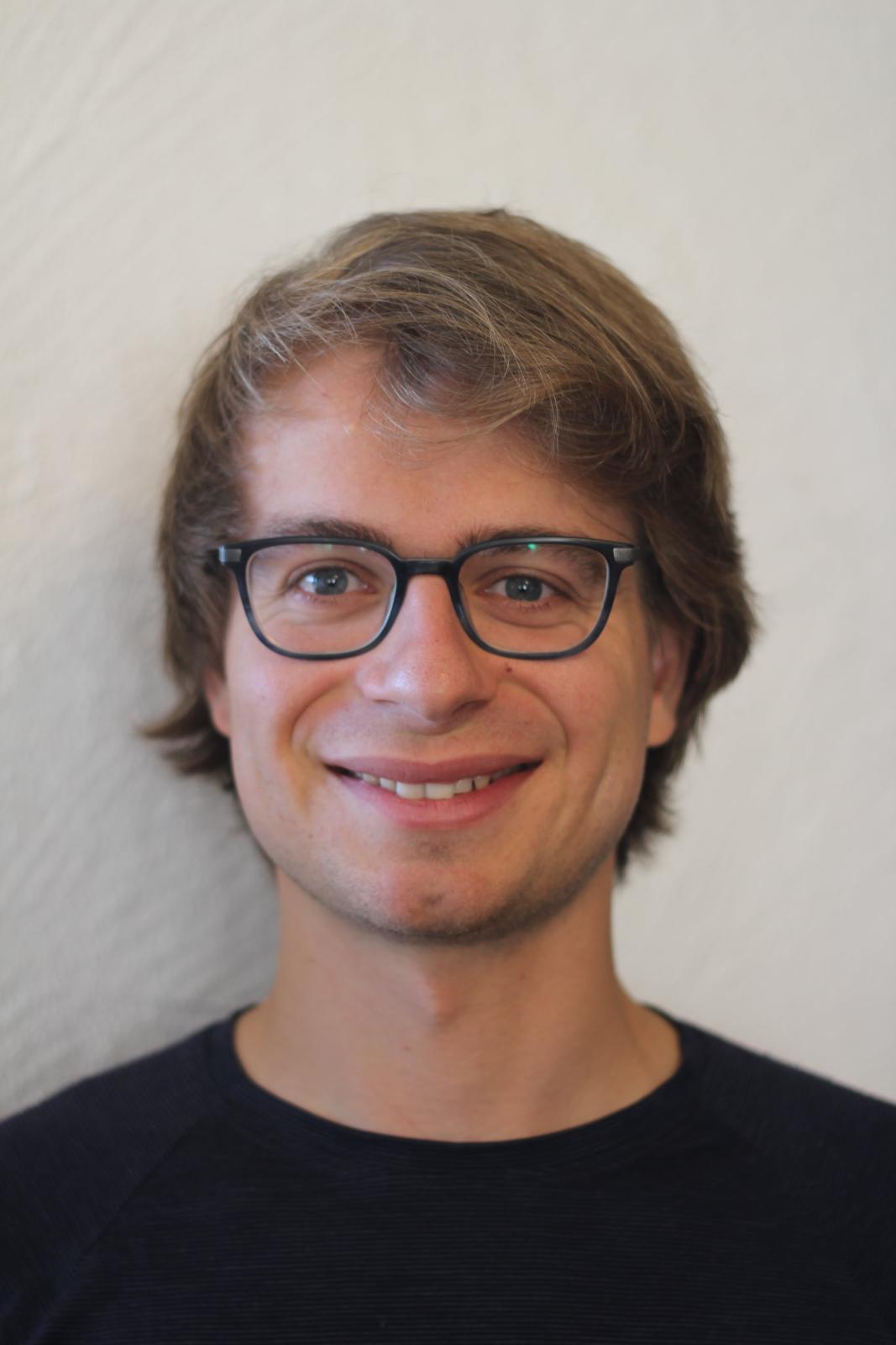 Dr.  Simon-Philipp Merz
